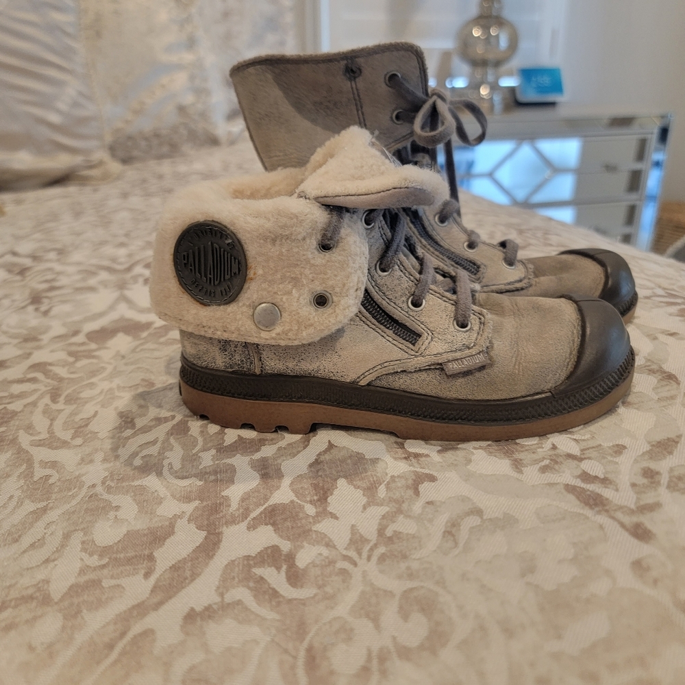 Palladium kids boots